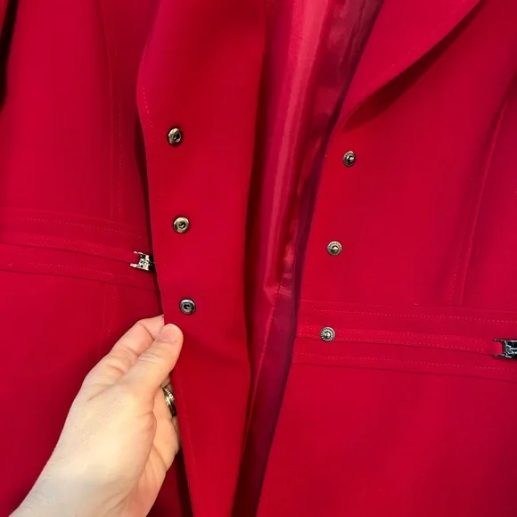 Tahari beautiful deep red women’s blazer jacket. flattering cut-style - size 8 - Picture 8 of 14